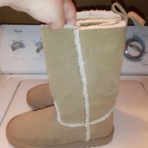 American Eagle Outfitters Tan and White Mid Calf Winter Boots